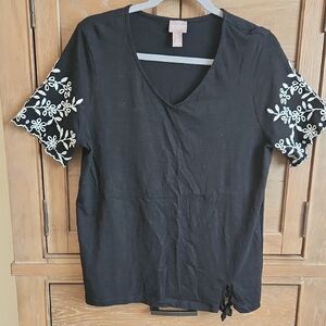 🎁Chico's V-neck Tee With Decorative Eyelet Design Sleeves Size L